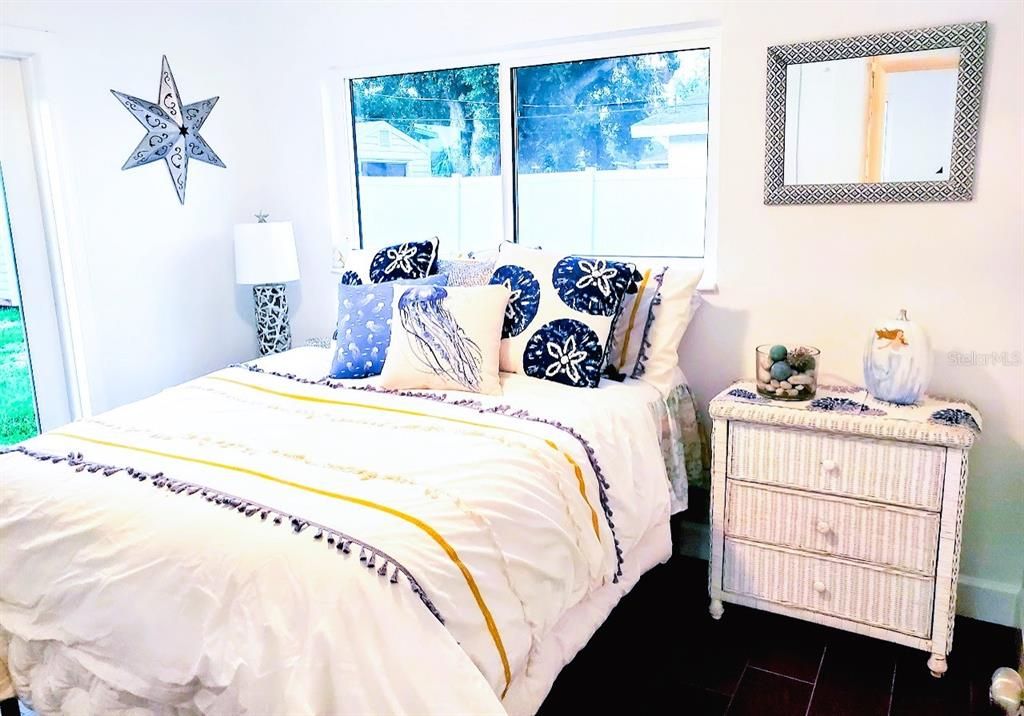 На продажу: $282,500 (3 спален, 1 ванн, 912 Квадратных фут)