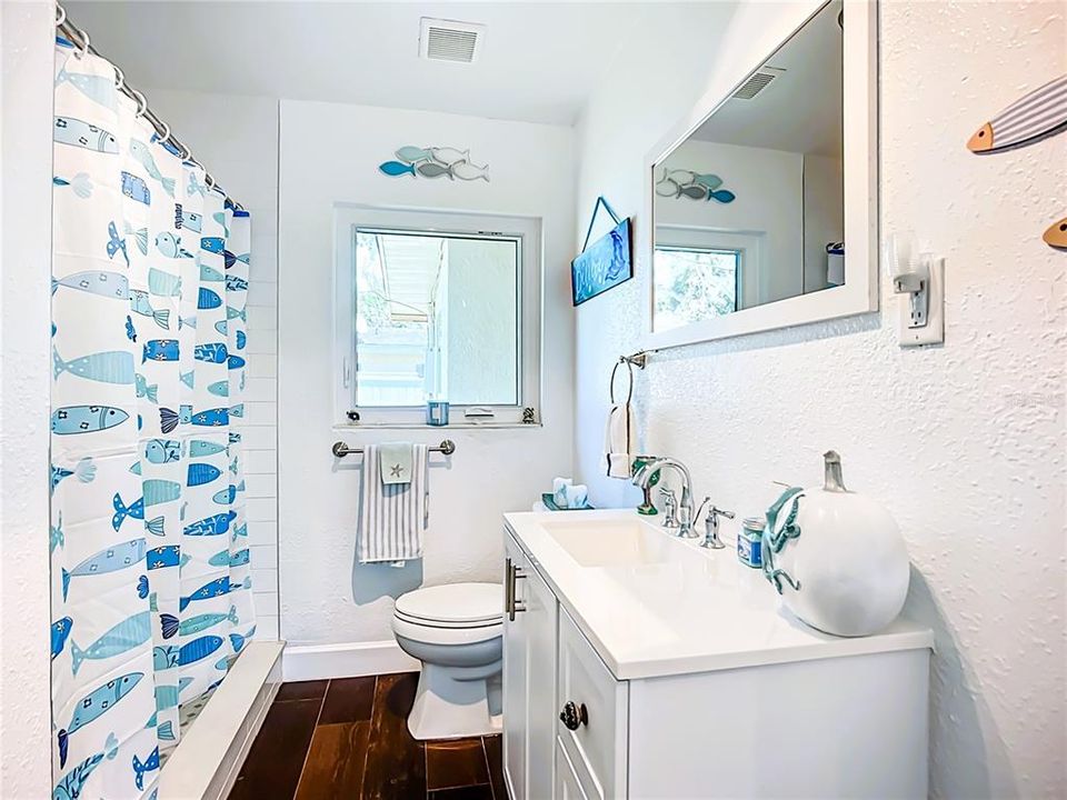 На продажу: $282,500 (3 спален, 1 ванн, 912 Квадратных фут)