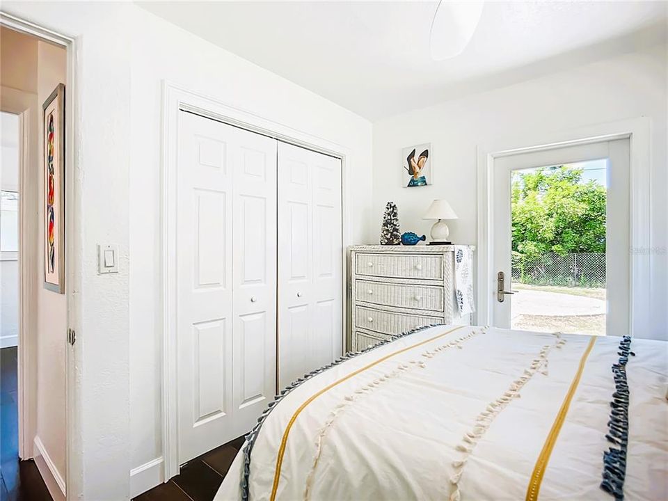 На продажу: $282,500 (3 спален, 1 ванн, 912 Квадратных фут)