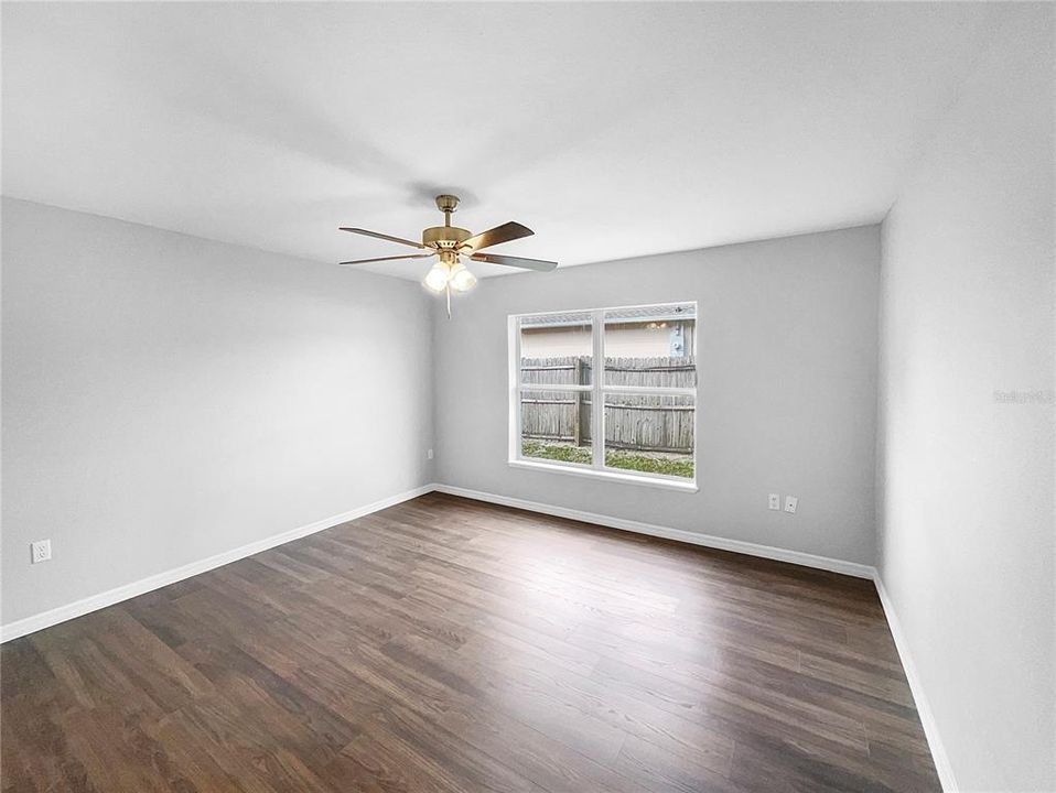 En Venta: $384,000 (4 camas, 2 baños, 2233 Pies cuadrados)