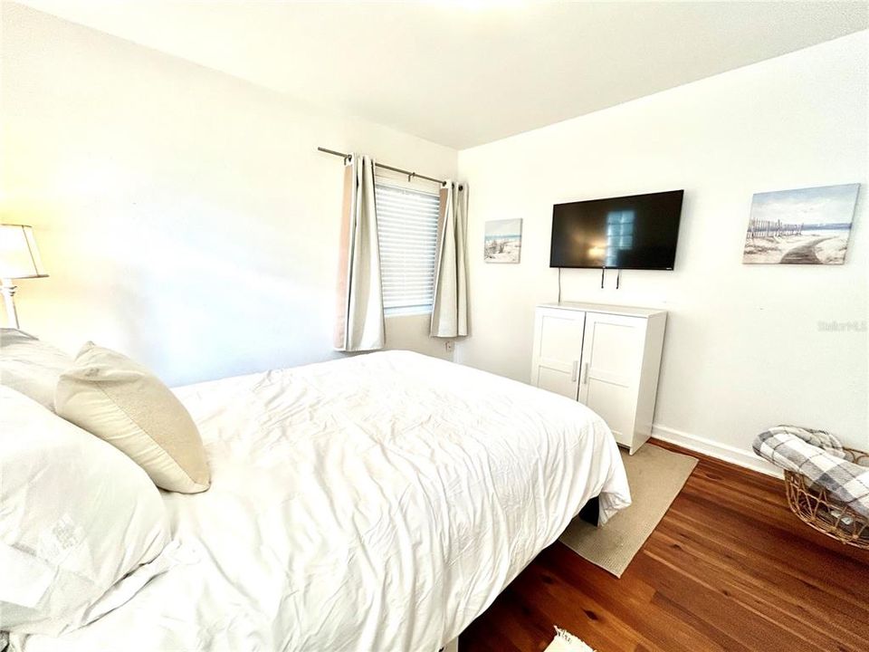 For Rent: $3,250 (3 beds, 1 baths, 1160 Square Feet)