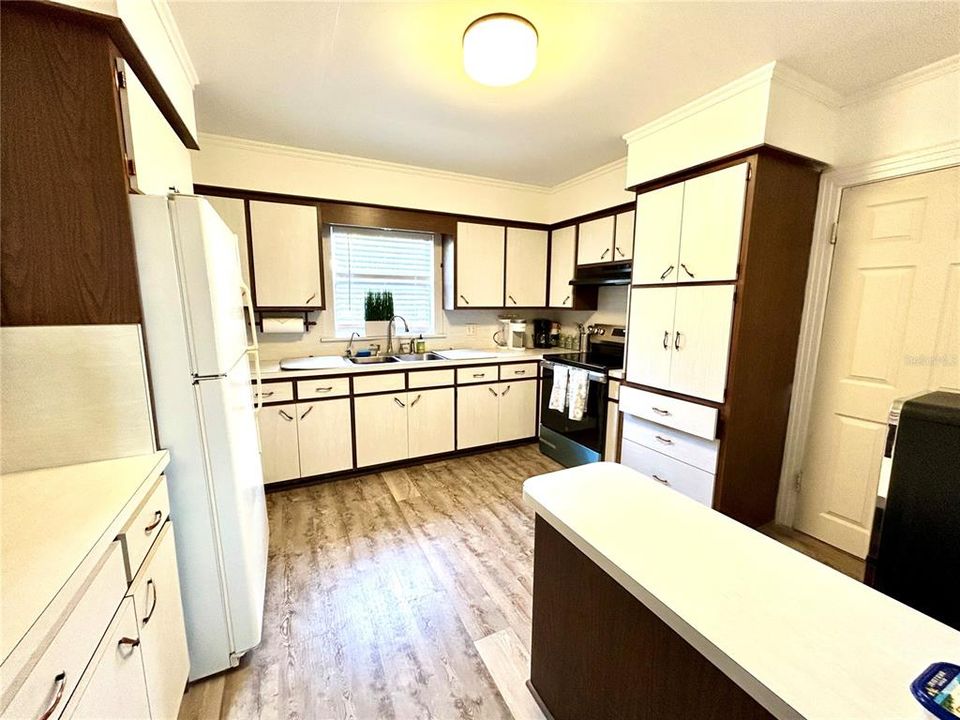 For Rent: $3,250 (3 beds, 1 baths, 1160 Square Feet)