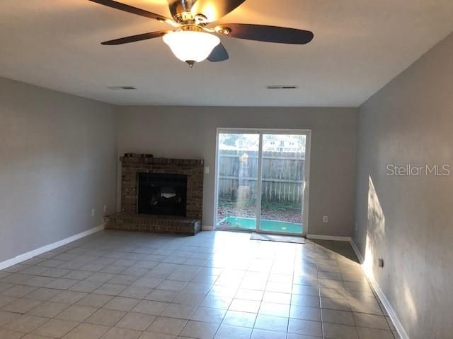 В аренду: $1,050 (2 спален, 1 ванн, 4290 Квадратных фут)