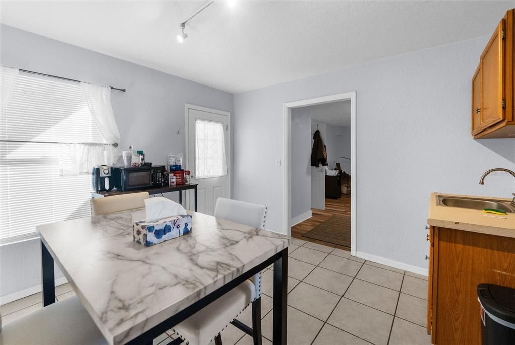 En Venta: $289,900 (3 camas, 2 baños, 1960 Pies cuadrados)