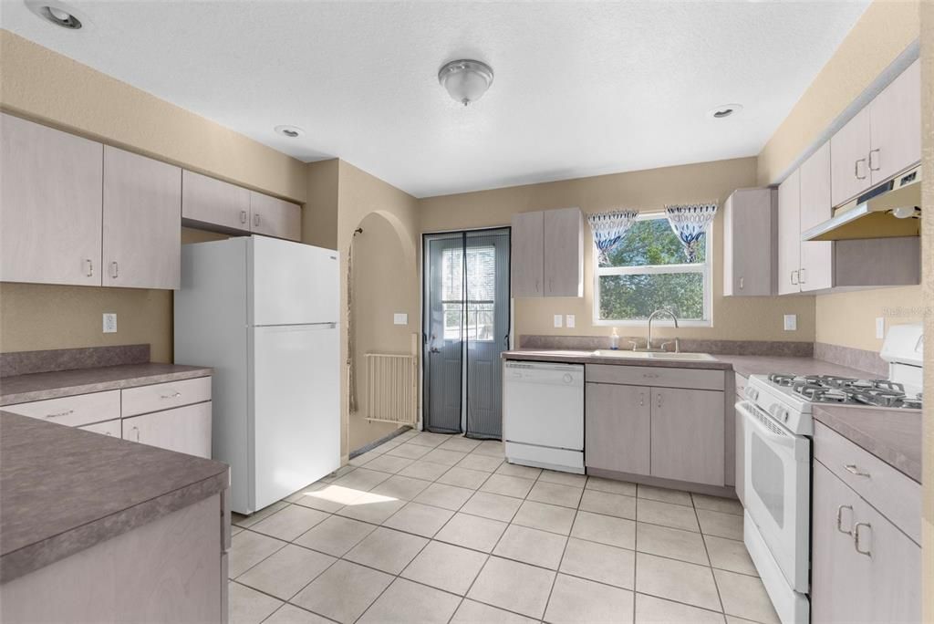 En Venta: $289,900 (3 camas, 2 baños, 1960 Pies cuadrados)