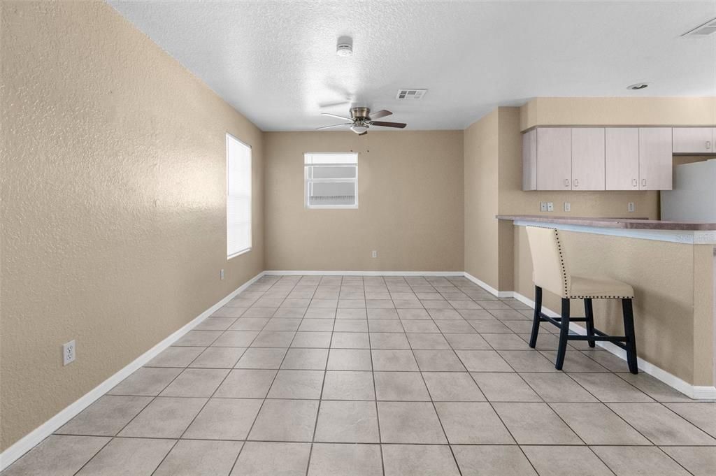 En Venta: $289,900 (3 camas, 2 baños, 1960 Pies cuadrados)