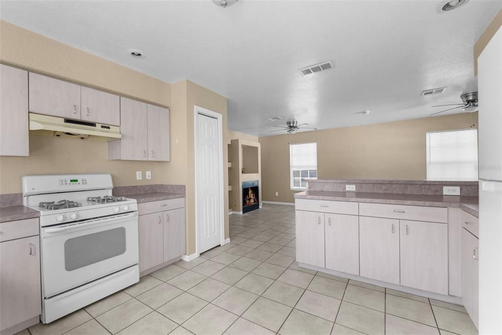 En Venta: $289,900 (3 camas, 2 baños, 1960 Pies cuadrados)