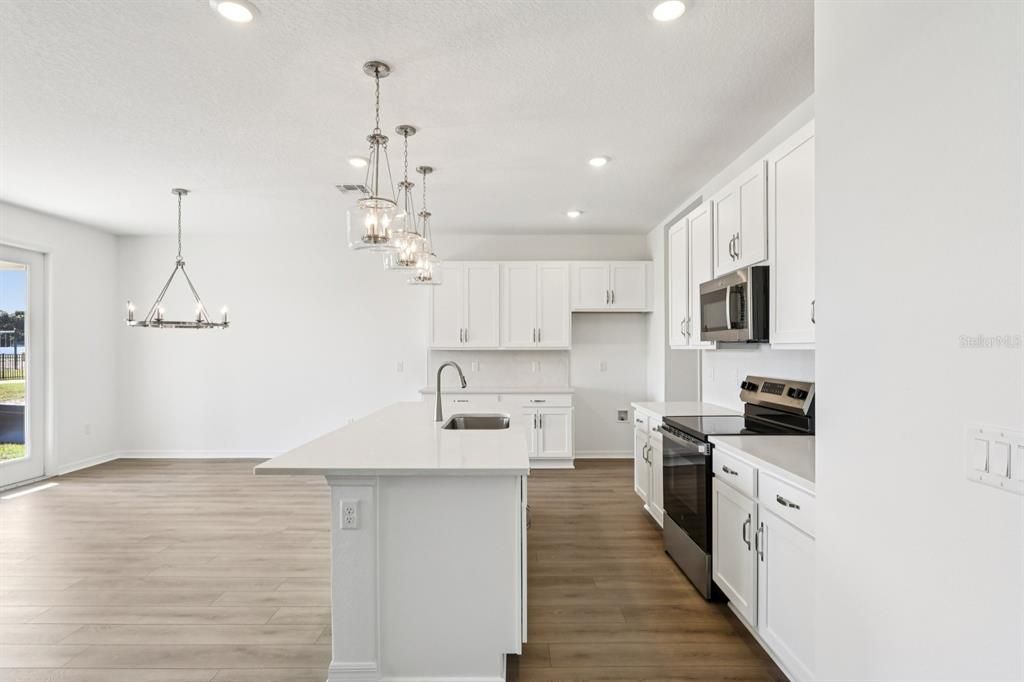 En Venta: $469,990 (4 camas, 2 baños, 1982 Pies cuadrados)