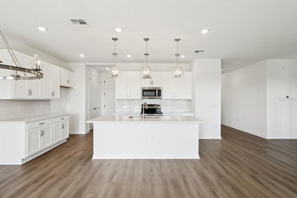 En Venta: $469,990 (4 camas, 2 baños, 1982 Pies cuadrados)