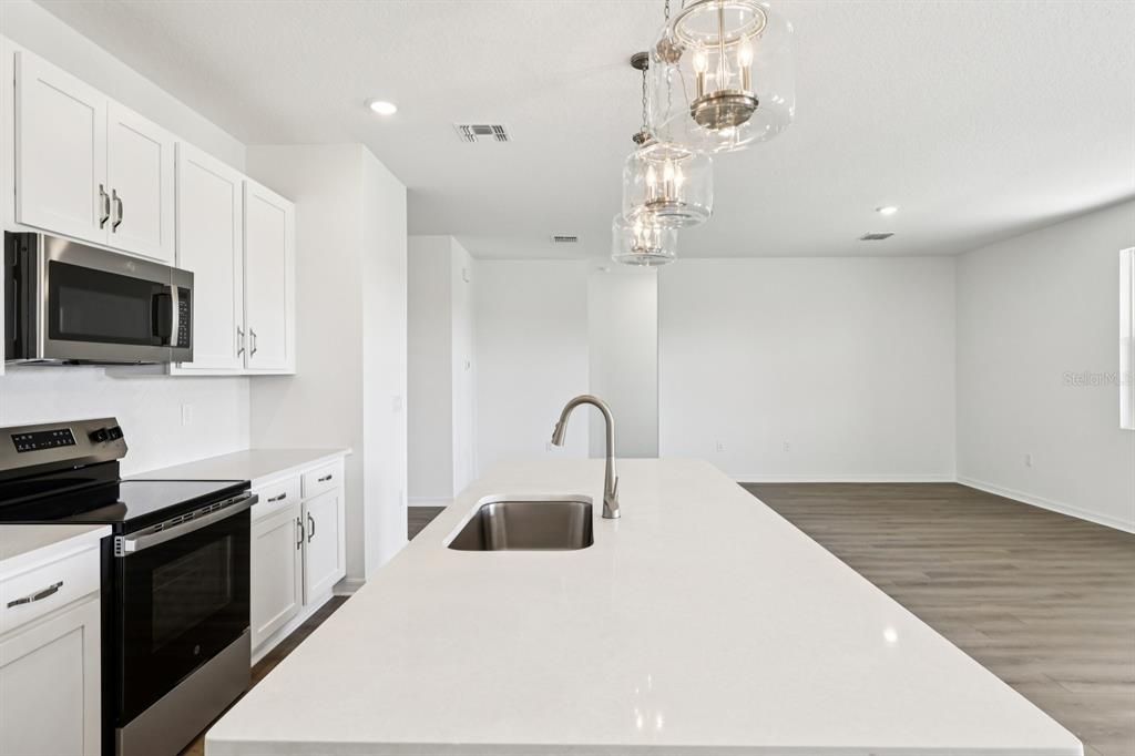 En Venta: $469,990 (4 camas, 2 baños, 1982 Pies cuadrados)