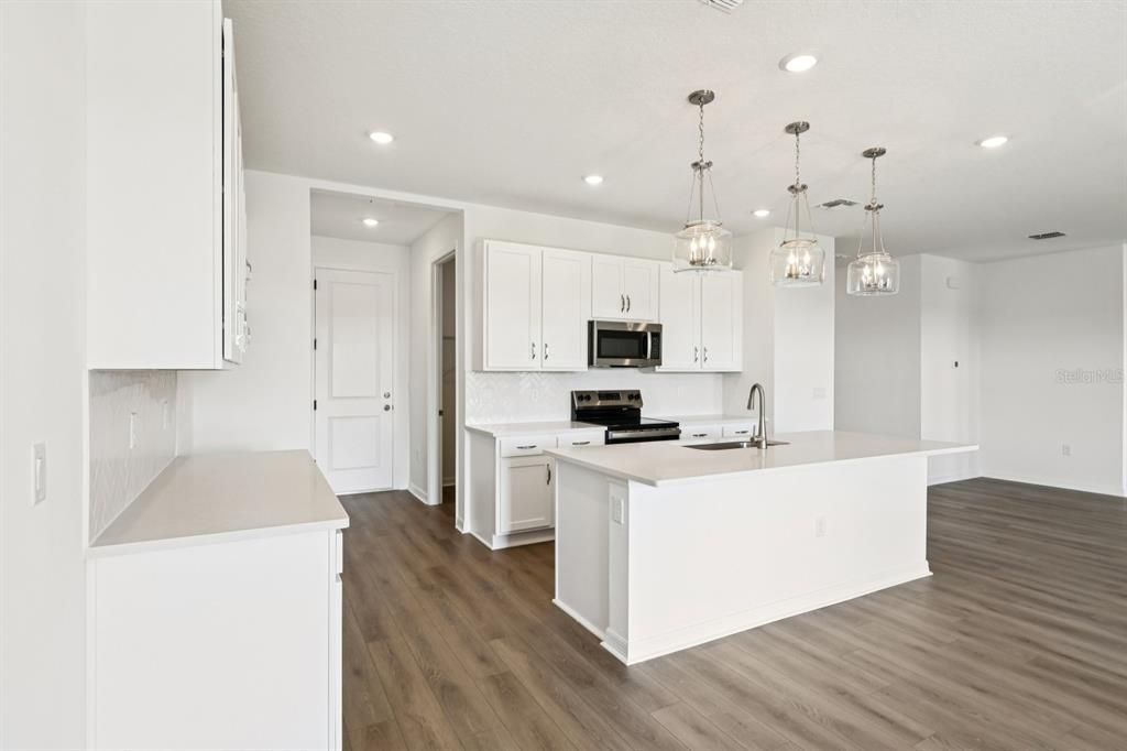 En Venta: $469,990 (4 camas, 2 baños, 1982 Pies cuadrados)