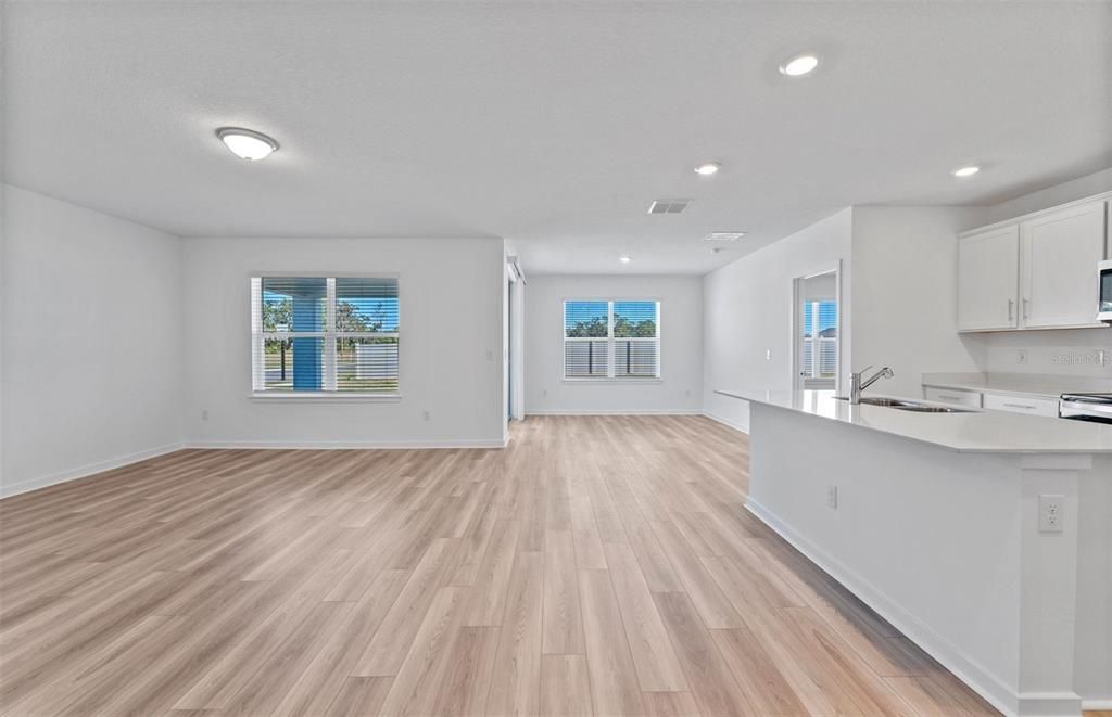 На продажу: $365,570 (3 спален, 2 ванн, 1662 Квадратных фут)