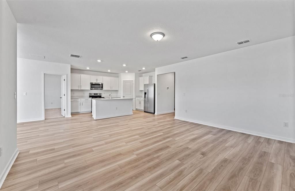 На продажу: $365,570 (3 спален, 2 ванн, 1662 Квадратных фут)