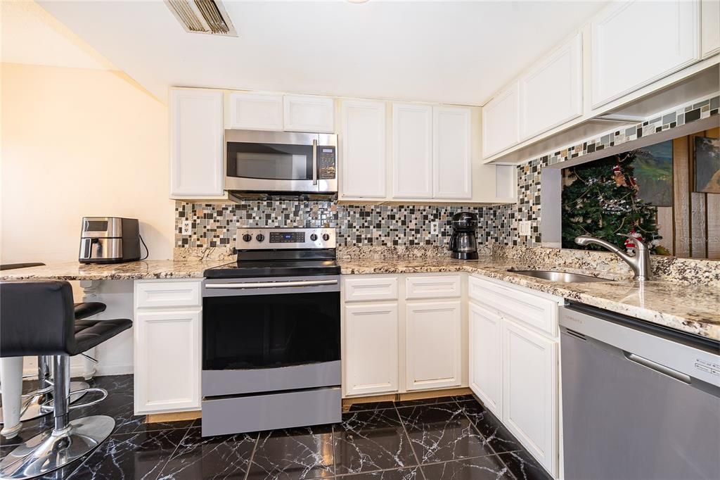 For Sale: $198,000 (2 beds, 2 baths, 1141 Square Feet)