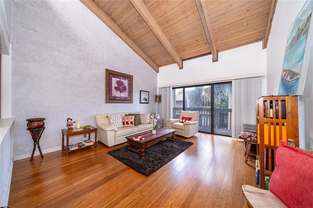 For Sale: $198,000 (2 beds, 2 baths, 1141 Square Feet)