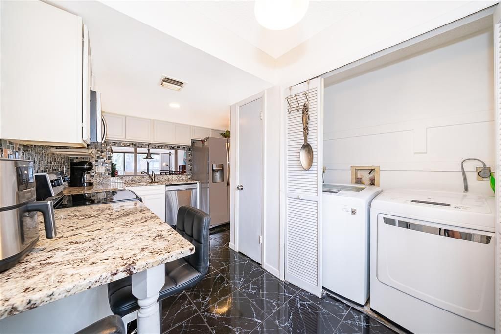 For Sale: $198,000 (2 beds, 2 baths, 1141 Square Feet)