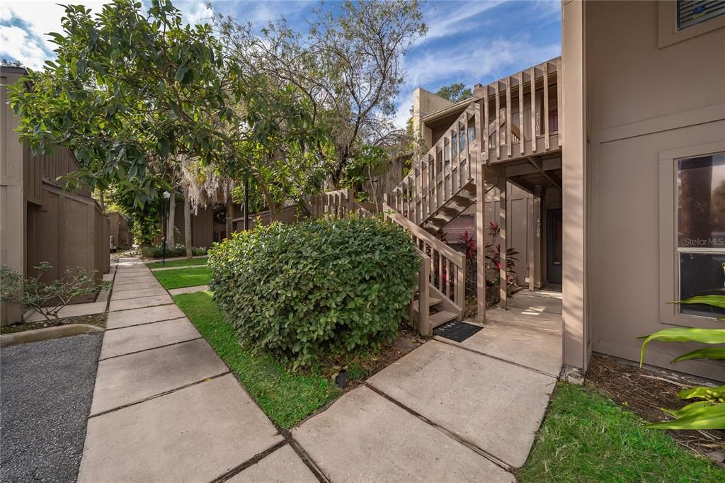 For Sale: $198,000 (2 beds, 2 baths, 1141 Square Feet)