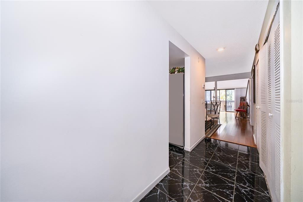 For Sale: $198,000 (2 beds, 2 baths, 1141 Square Feet)