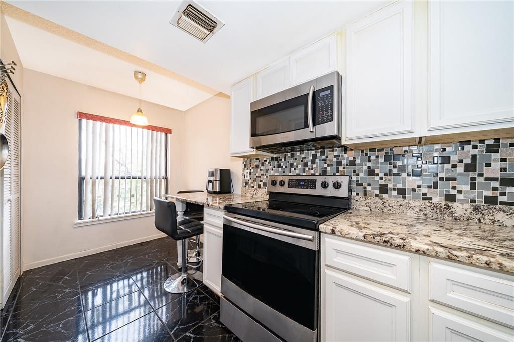 For Sale: $198,000 (2 beds, 2 baths, 1141 Square Feet)