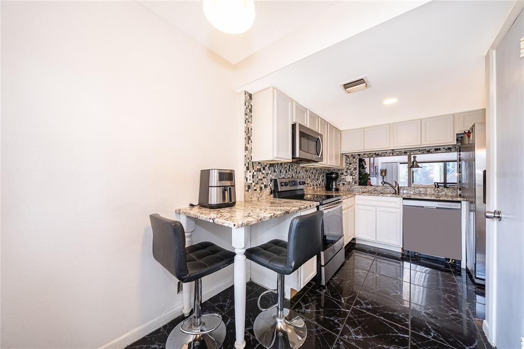 For Sale: $198,000 (2 beds, 2 baths, 1141 Square Feet)