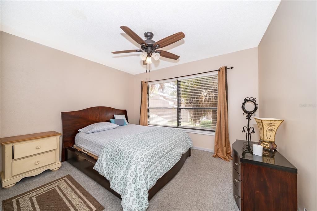 For Sale: $198,000 (2 beds, 2 baths, 1141 Square Feet)