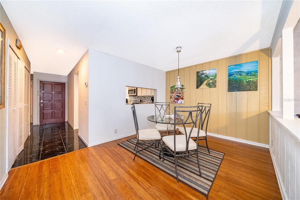 For Sale: $198,000 (2 beds, 2 baths, 1141 Square Feet)