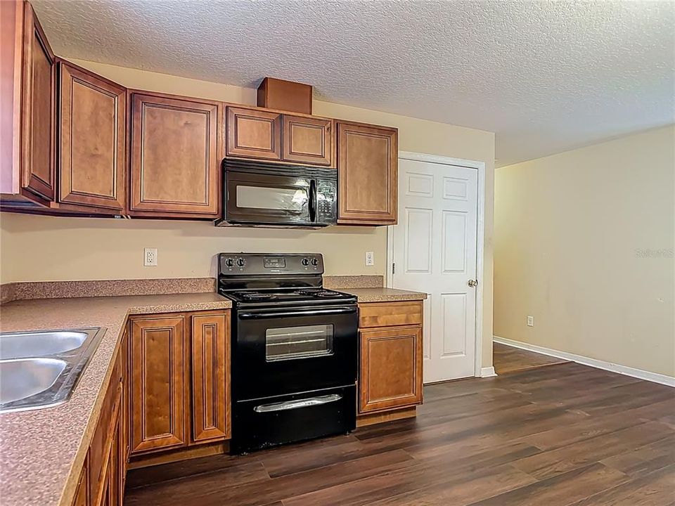 待售: $274,900 (2 贝兹, 1 浴室, 1146 平方英尺)