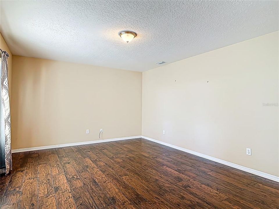 待售: $274,900 (2 贝兹, 1 浴室, 1146 平方英尺)