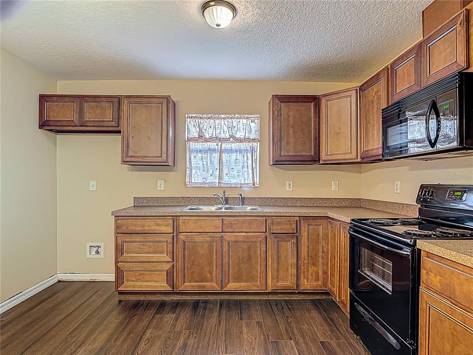 待售: $274,900 (2 贝兹, 1 浴室, 1146 平方英尺)