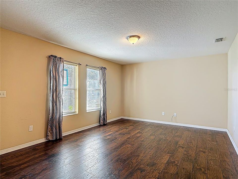 待售: $274,900 (2 贝兹, 1 浴室, 1146 平方英尺)