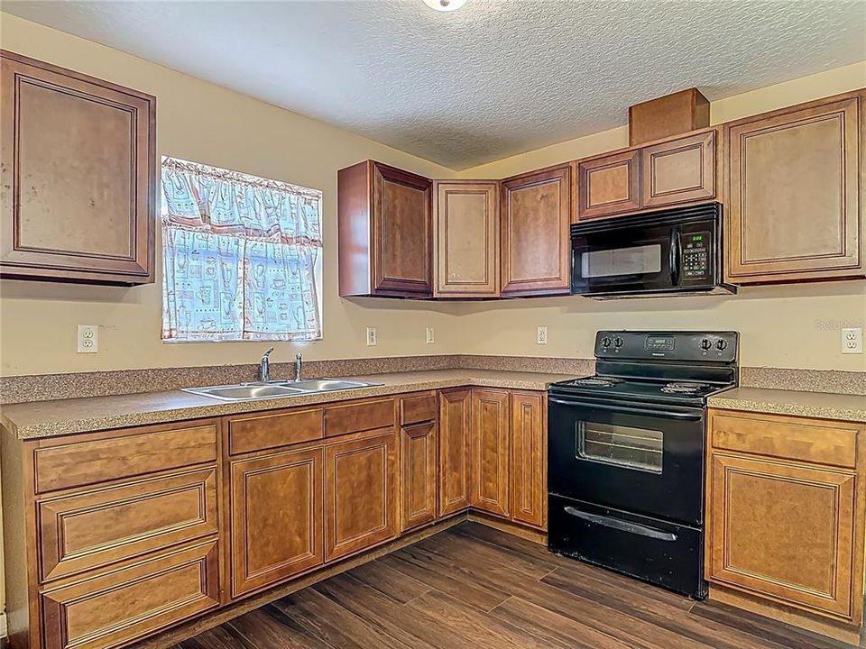 待售: $274,900 (2 贝兹, 1 浴室, 1146 平方英尺)