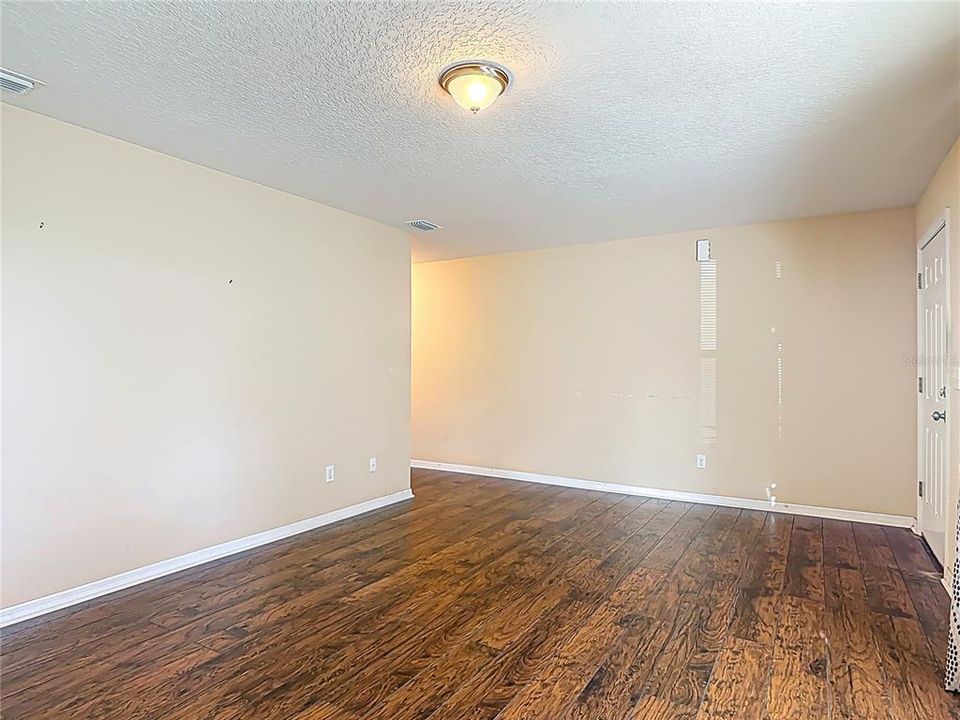 待售: $274,900 (2 贝兹, 1 浴室, 1146 平方英尺)