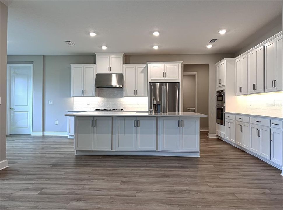 В аренду: $4,700 (5 спален, 4 ванн, 3100 Квадратных фут)