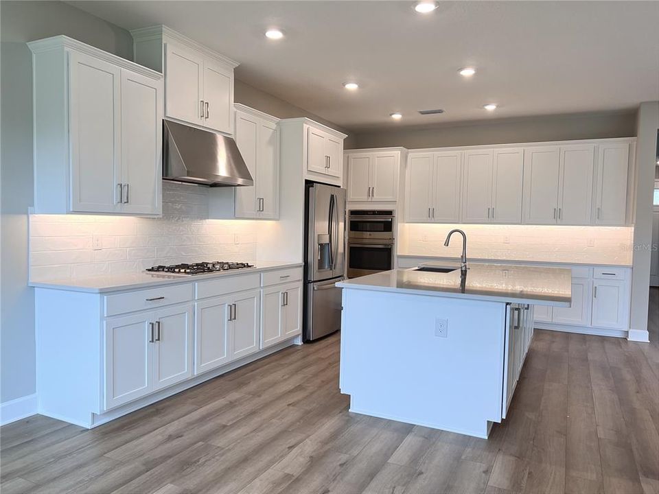 В аренду: $4,700 (5 спален, 4 ванн, 3100 Квадратных фут)