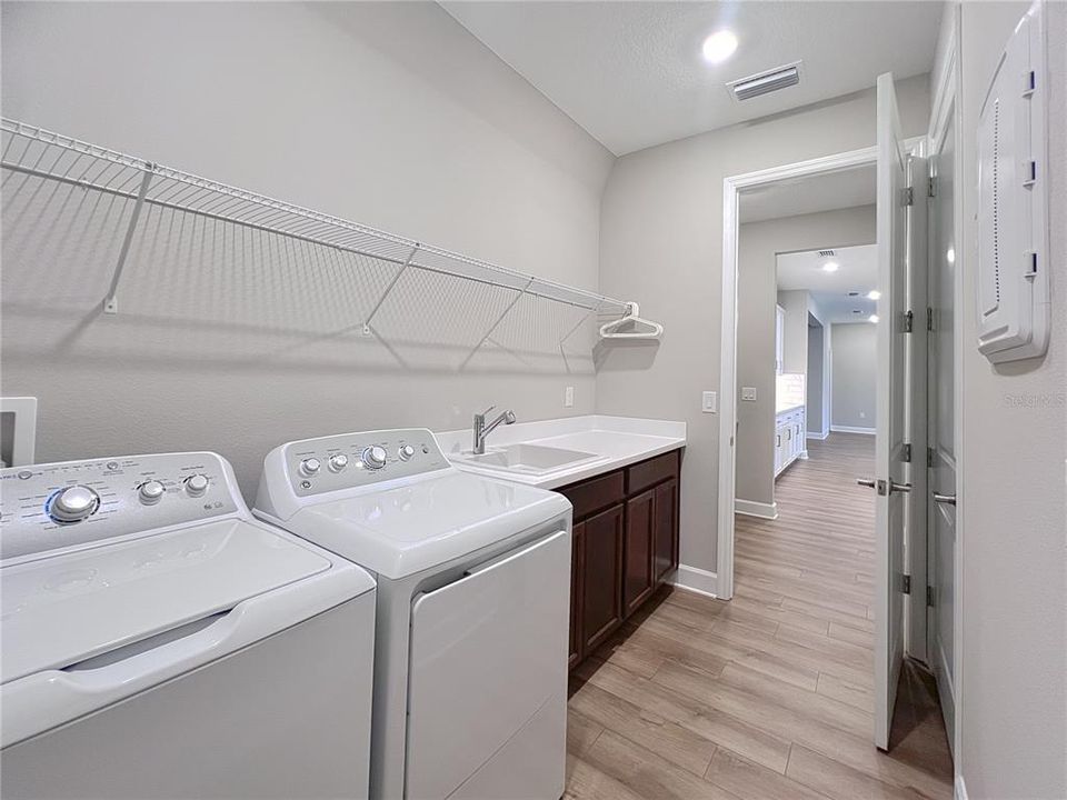 В аренду: $4,700 (5 спален, 4 ванн, 3100 Квадратных фут)