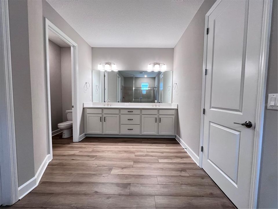 В аренду: $4,700 (5 спален, 4 ванн, 3100 Квадратных фут)