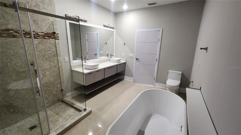 出租: $2,600 (4 贝兹, 2 浴室, 2366 平方英尺)