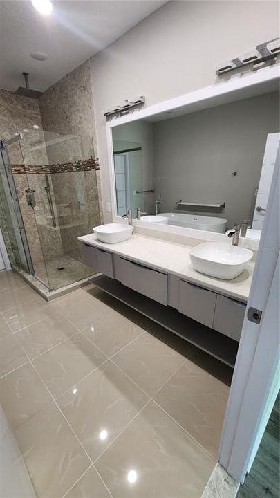 出租: $2,600 (4 贝兹, 2 浴室, 2366 平方英尺)