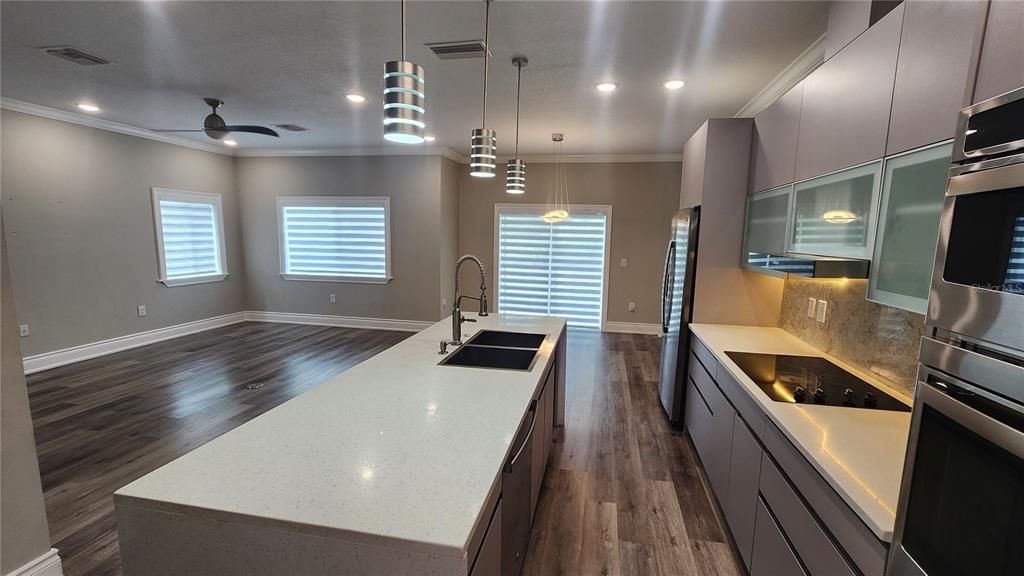 出租: $2,600 (4 贝兹, 2 浴室, 2366 平方英尺)