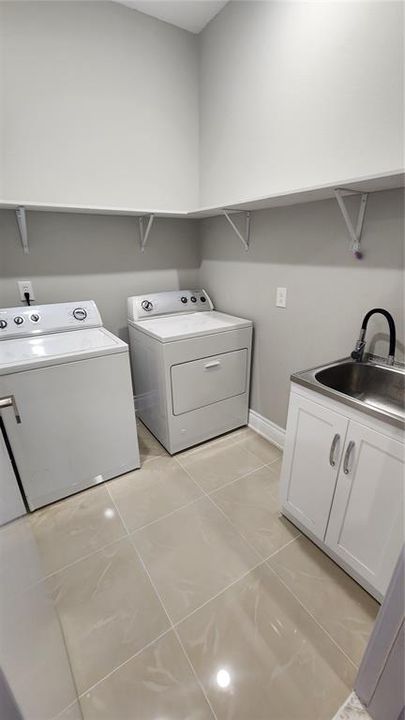 出租: $2,600 (4 贝兹, 2 浴室, 2366 平方英尺)