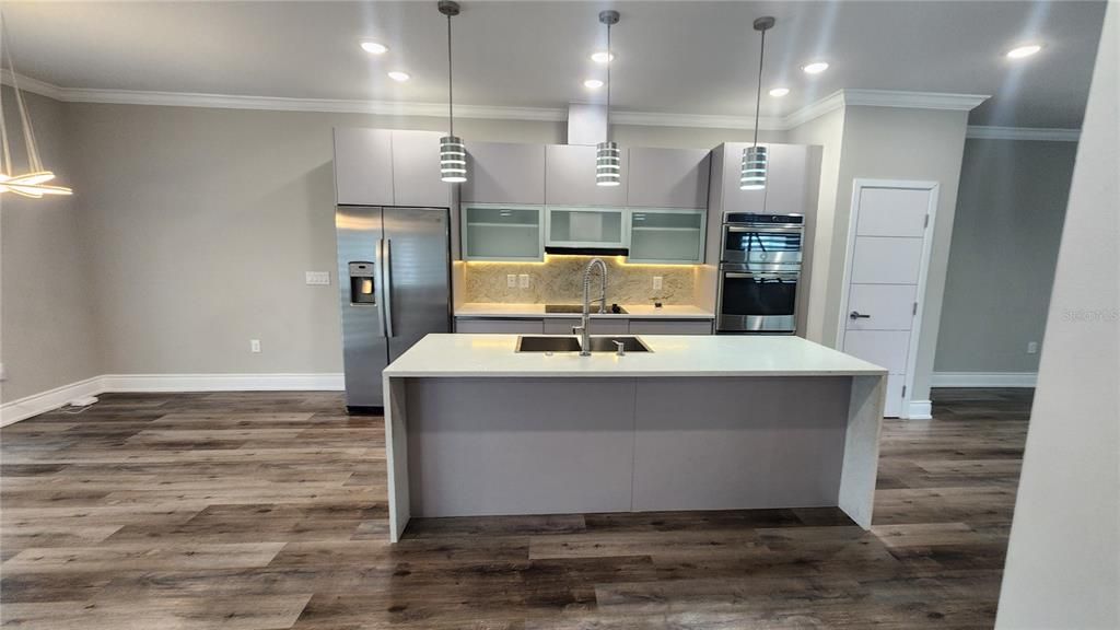 出租: $2,600 (4 贝兹, 2 浴室, 2366 平方英尺)