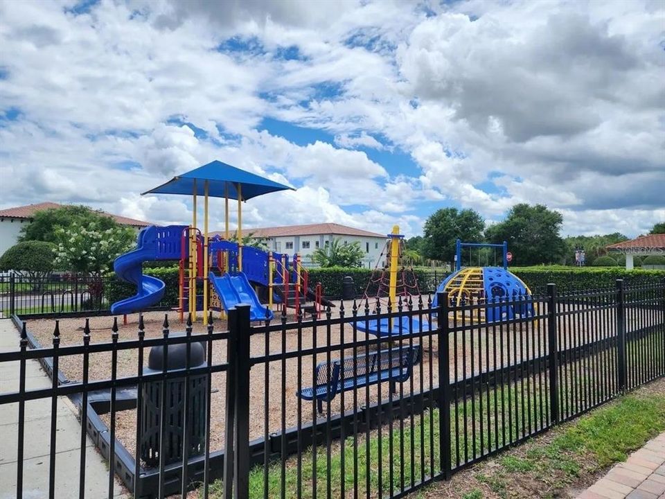 出租: $2,600 (4 贝兹, 2 浴室, 2366 平方英尺)