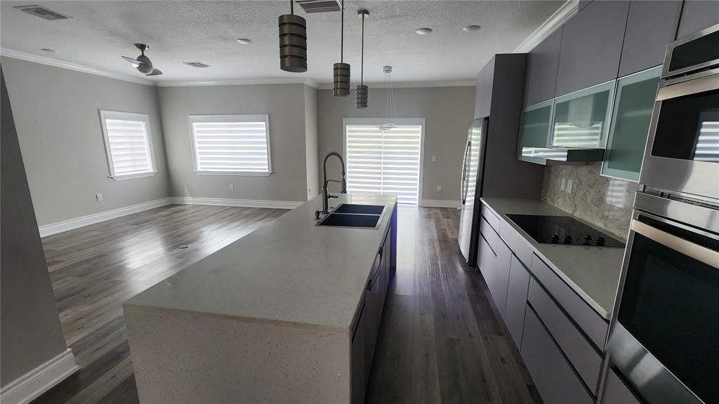 出租: $2,600 (4 贝兹, 2 浴室, 2366 平方英尺)