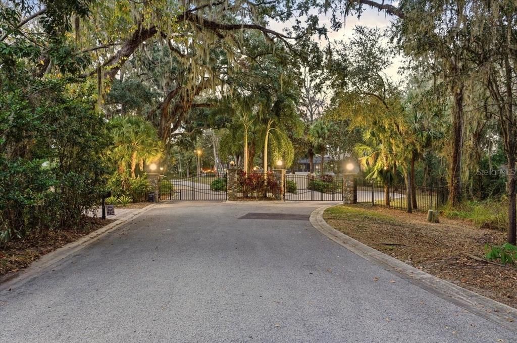 For Sale: $1,499,900 (6 beds, 4 baths, 5926 Square Feet)