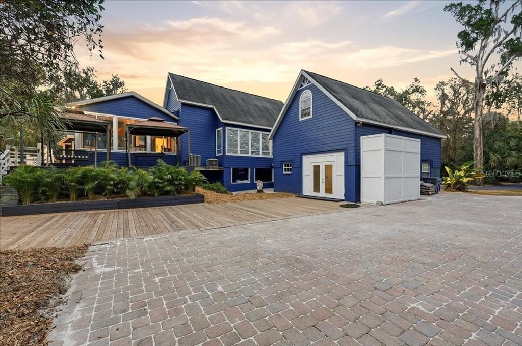 For Sale: $1,499,900 (6 beds, 4 baths, 5926 Square Feet)