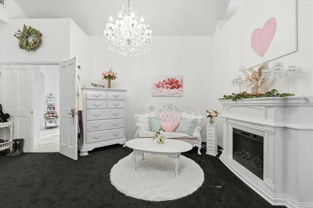 For Sale: $1,499,900 (6 beds, 4 baths, 5926 Square Feet)