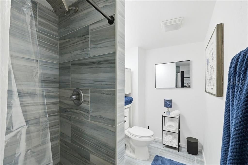 For Sale: $1,499,900 (6 beds, 4 baths, 5926 Square Feet)