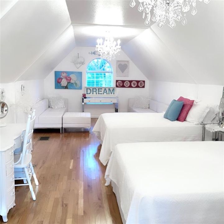 For Sale: $1,499,900 (6 beds, 4 baths, 5926 Square Feet)