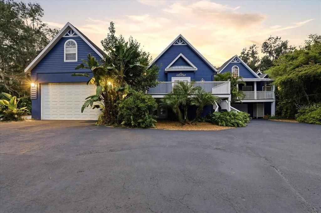 For Sale: $1,499,900 (6 beds, 4 baths, 5926 Square Feet)