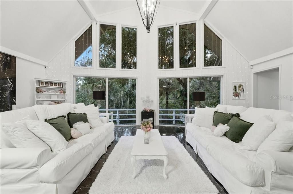 For Sale: $1,499,900 (6 beds, 4 baths, 5926 Square Feet)